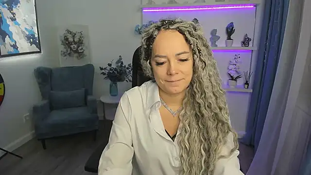 SamanthaReider online show from 01-10-26, 06:09