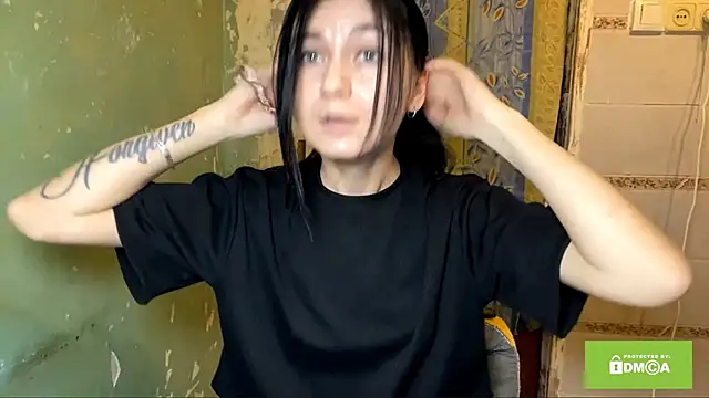 EstherKiester online show from 12-22-25, 09:23