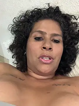 Snapshot of Aline2556 chatting on 12-22-25, 12:18 Aline2556 online show from 12-22-25, 12:18