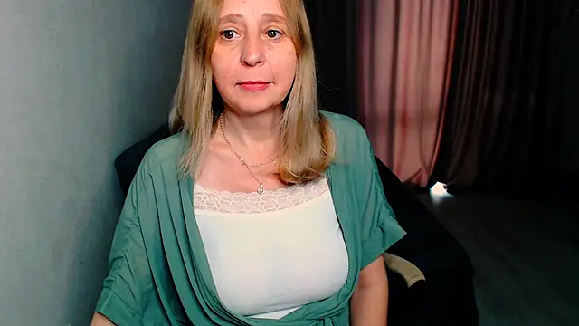 Snapshot of MiLenaMilf chatting on 05-17-26, 06:55 MiLenaMilf online show from 05-17-26, 06:55