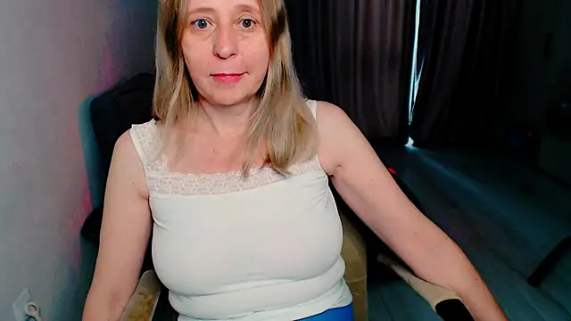 Snapshot of MiLenaMilf chatting on 06-05-26, 09:15 MiLenaMilf online show from 06-05-26, 09:15