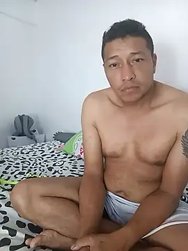 pareja latina1483 online show from 01-15-26, 09:51