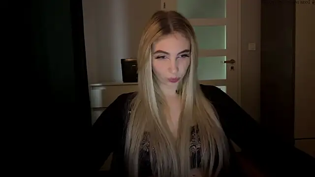Snapshot of TeenLily chatting on 05-11-26, 04:48 TeenLily online show from 05-11-26, 04:48