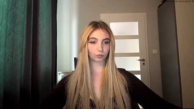 Snapshot of TeenLily chatting on 05-19-26, 05:30 TeenLily online show from 05-19-26, 05:30