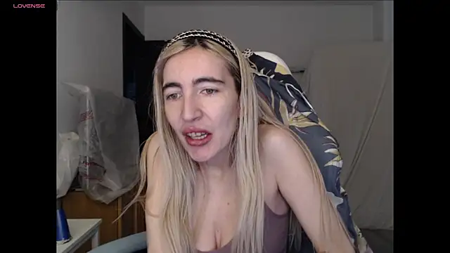 Snapshot of BarbieBlondieGirl chatting on 05-18-26, 02:12 BarbieBlondieGirl online show from 05-18-26, 02:12