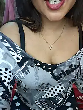 Snapshot of Saumyy chatting on 04-02-26, 05:10 Saumyy online show from 04-02-26, 05:10