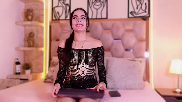 Snapshot of Sophieh_Sweet chatting on 02-09-26, 10:03 Sophieh Sweet online show from 02-09-26, 10:03