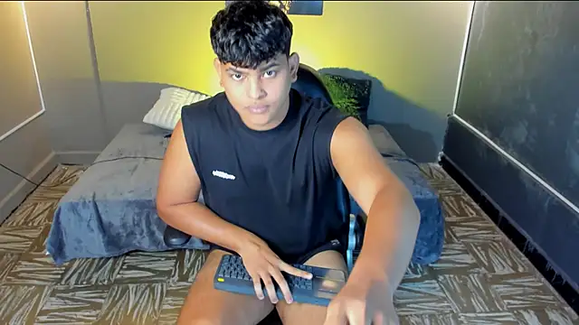 Snapshot of Nicole_and_thiago1 chatting on 02-15-26, 09:22 Nicole and thiago1 online show from 02-15-26, 09:22