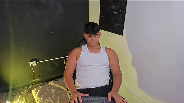 Snapshot of Nicole_and_thiago1 chatting on 02-18-26, 09:00 Nicole and thiago1 online show from 02-18-26, 09:00