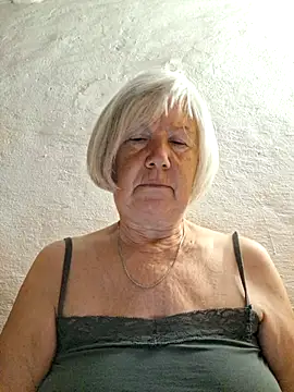 Snapshot of KlaudiaDarling chatting on 06-27-26, 01:10 KlaudiaDarling online show from 06-27-26, 01:10
