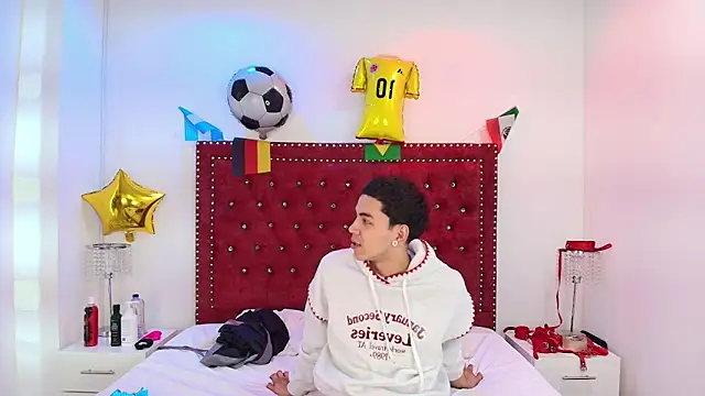Snapshot of Jaden_and_sofia chatting on 06-23-26, 03:15 Jaden and sofia online show from 06-23-26, 03:15