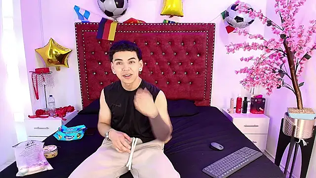 Snapshot of Jaden_and_sofia chatting on 07-18-26, 03:11 Jaden and sofia online show from 07-18-26, 03:11