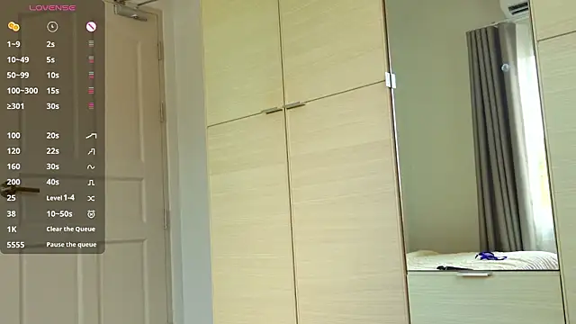 Snapshot of MilaReef chatting on 02-06-26, 09:12 MilaReef online show from 02-06-26, 09:12