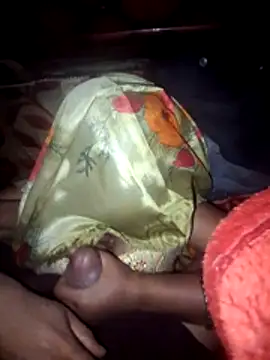 Snapshot of Couples9090 chatting on 02-19-26, 04:25 Couples9090 online show from 02-19-26, 04:25