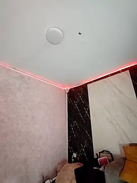 Isis Hot   online show from 02-22-26, 12:12