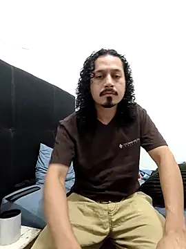 Snapshot of CarlosGM77 chatting on 04-30-26, 03:18 CarlosGM77 online show from 04-30-26, 03:18