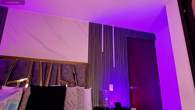 Chloe Connor online show from 04-15-26, 06:09