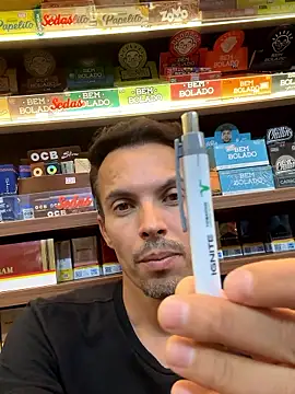 Snapshot of Naldopaugrand chatting on 02-14-26, 09:55 Naldopaugrand online show from 02-14-26, 09:55