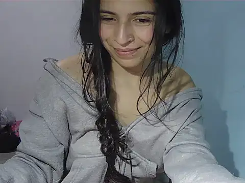 Snapshot of Emily_Gree chatting on 04-11-26, 04:06 Emily Gree online show from 04-11-26, 04:06