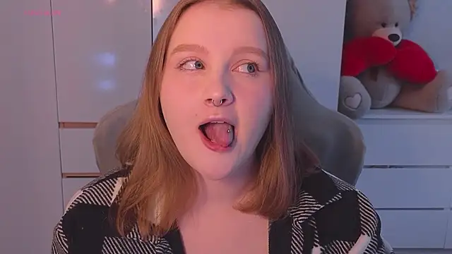 Snapshot of Ol1via chatting on 02-28-26, 04:13 Ol1via online show from 02-28-26, 04:13