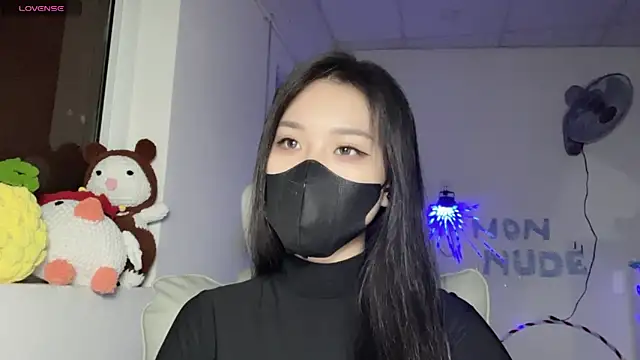 Snapshot of Tieu-May chatting on 06-17-26, 10:06 Tieu-May online show from 06-17-26, 10:06
