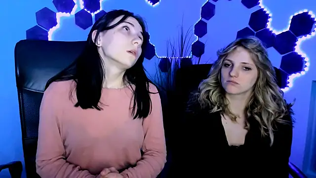 sweetie chloe  online show from 04-12-26, 03:00