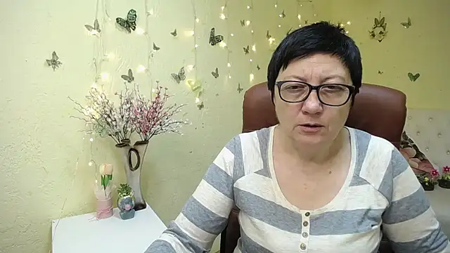 Snapshot of EmilyL0ve chatting on 04-21-26, 05:14 EmilyL0ve online show from 04-21-26, 05:14
