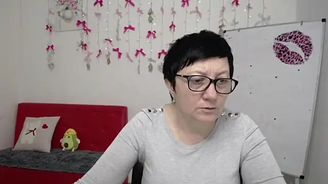 Snapshot of EmilyL0ve chatting on 04-23-26, 05:15 EmilyL0ve online show from 04-23-26, 05:15