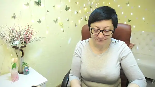 Snapshot of EmilyL0ve chatting on 04-26-26, 05:27 EmilyL0ve online show from 04-26-26, 05:27