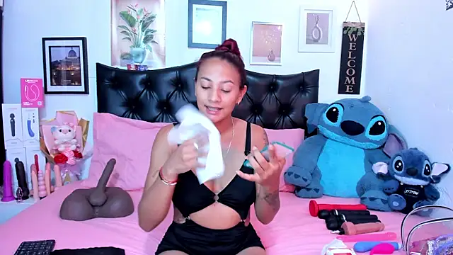 Snapshot of ValeryPettry_11 chatting on 06-13-26, 04:10 ValeryPettry 11 online show from 06-13-26, 04:10
