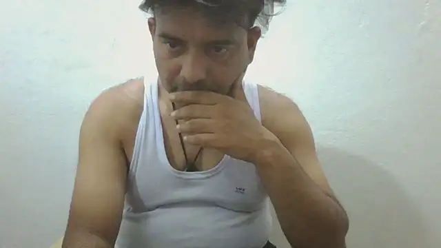 Snapshot of KUMA_500 chatting on 04-25-26, 01:08 KUMA 500 online show from 04-25-26, 01:08