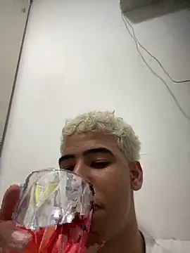 lzinho9153 online show from 02-26-26, 12:09