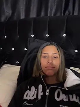vicky bass  online show from 06-10-26, 11:24