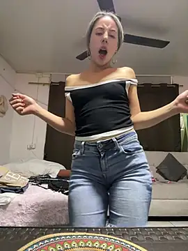 Snapshot of lriana_miller chatting on 02-27-26, 01:49 lriana miller online show from 02-27-26, 01:49