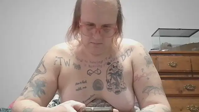 Snapshot of Flutterfli chatting on 01-08-26, 04:42 Flutterfli online show from 01-08-26, 04:42