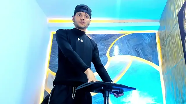 Snapshot of Lucas_hot_20 chatting on 02-12-26, 01:28 Lucas hot 20 online show from 02-12-26, 01:28