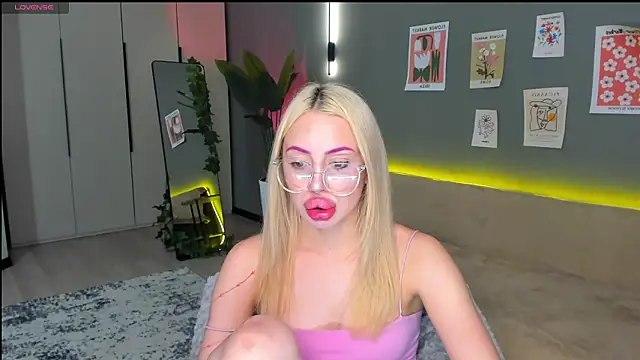 Luna Beverly online show from 03-03-26, 08:04