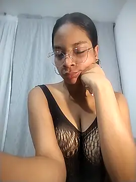 KATALINA SANTANA  online show from 04-10-26, 02:06