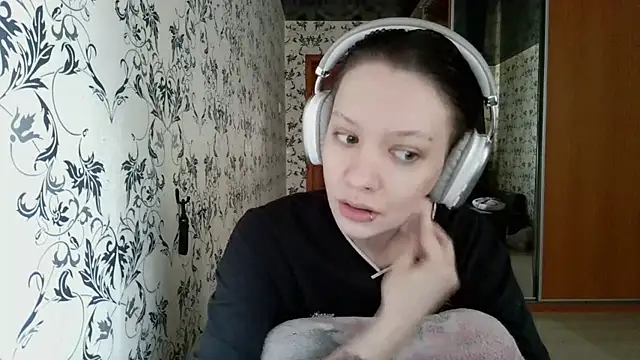 LxayBloom online show from 04-11-26, 07:24