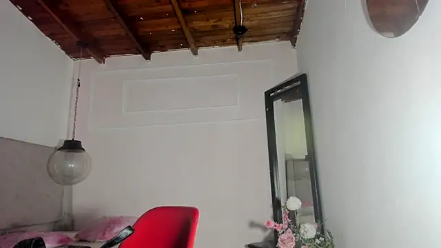 ZoeFox5 online show from 02-03-26, 11:48