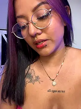 Snapshot of queen_of_you_heart chatting on 01-08-26, 06:43 queen of you heart online show from 01-08-26, 06:43