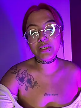 Snapshot of queen_of_you_heart chatting on 02-08-26, 12:03 queen of you heart online show from 02-08-26, 12:03