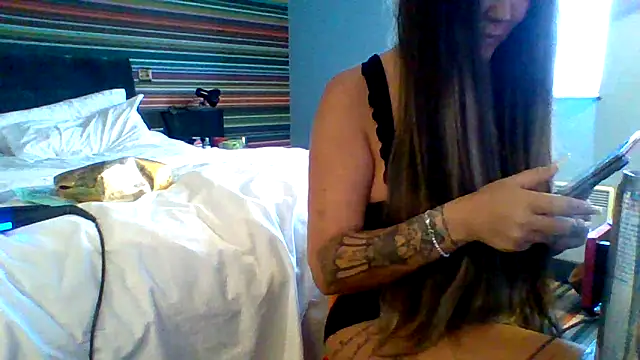 Snapshot of ScottishIvy chatting on 01-19-26, 11:25 ScottishIvy online show from 01-19-26, 11:25