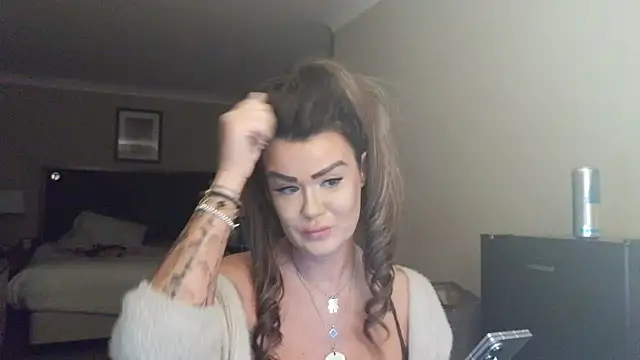 Snapshot of ScottishIvy chatting on 03-11-26, 04:46 ScottishIvy online show from 03-11-26, 04:46