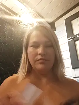 Snapshot of Pxetiteblonde1 chatting on 04-23-26, 02:19 Pxetiteblonde1 online show from 04-23-26, 02:19