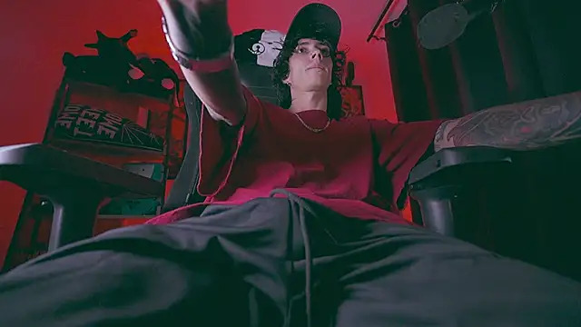 Olliver   y online show from 04-19-26, 01:49