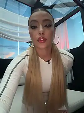 Snapshot of Ginevrafedez chatting on 06-14-26, 11:18 Ginevrafedez online show from 06-14-26, 11:18