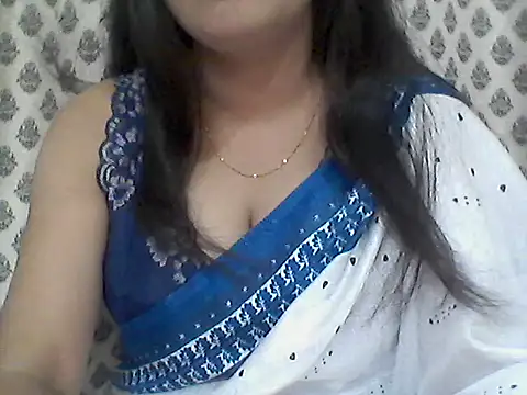 Snapshot of _Daisy chatting on 04-22-26, 07:04 Daisy online show from 04-22-26, 07:04