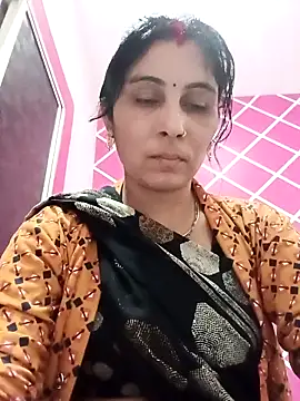 Snapshot of Hot_ree85 chatting on 02-16-26, 05:36 Hot ree85 online show from 02-16-26, 05:36