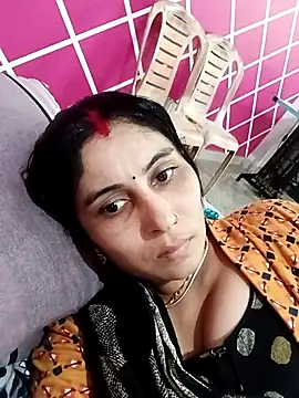 Snapshot of Hot_ree85 chatting on 02-23-26, 08:33 Hot ree85 online show from 02-23-26, 08:33